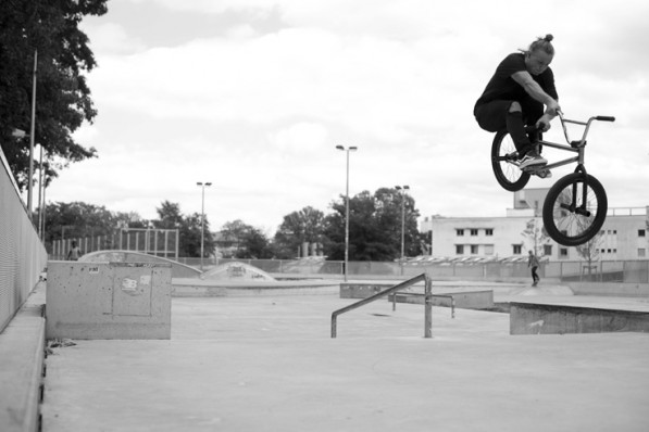 Chris tobogandddd out of rail !